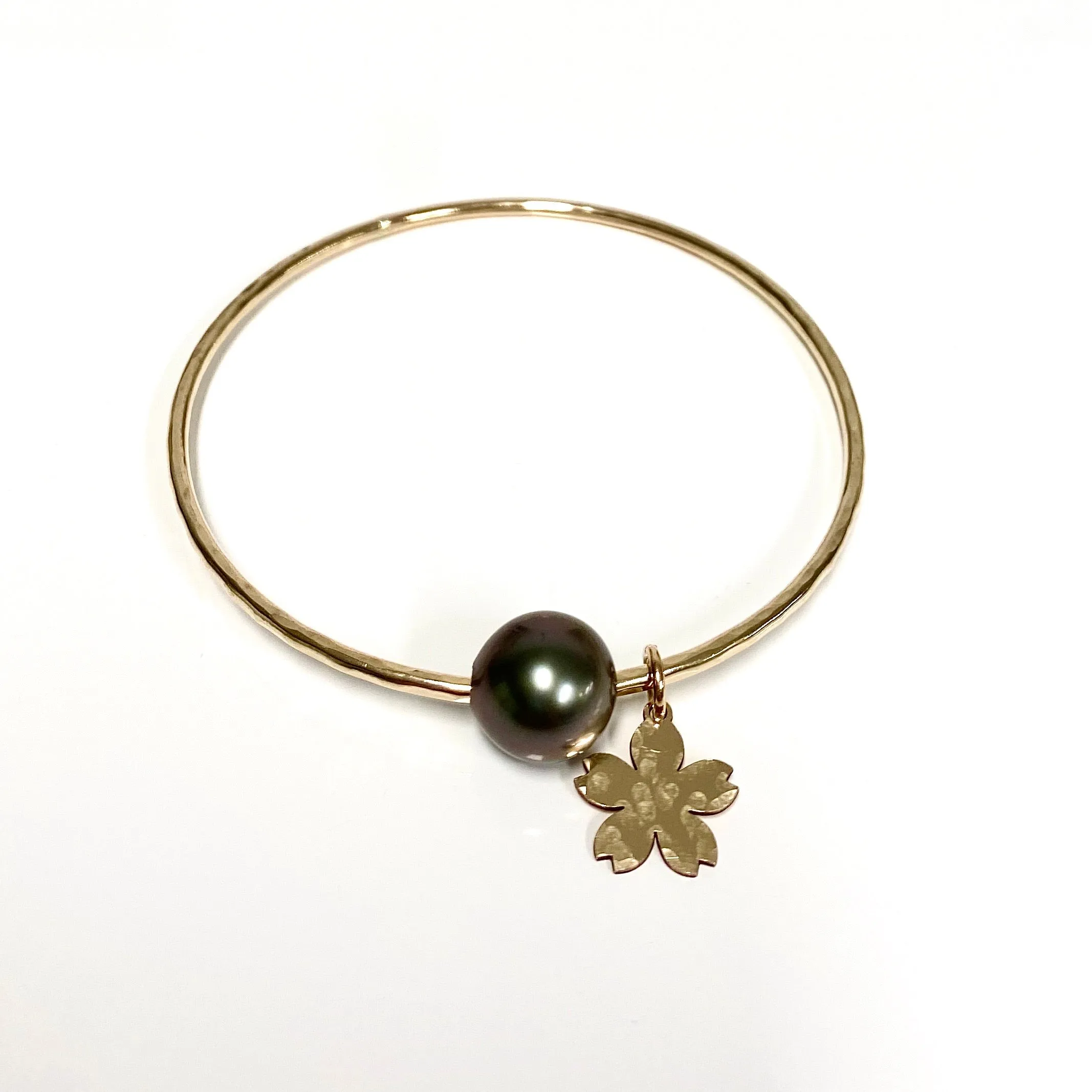 Cherry blossom bangle - Tahitian pearl (B381)