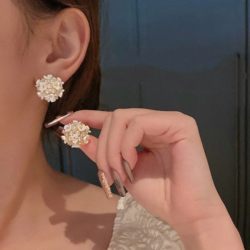 E1499 - Elegant Pearl White Earrings