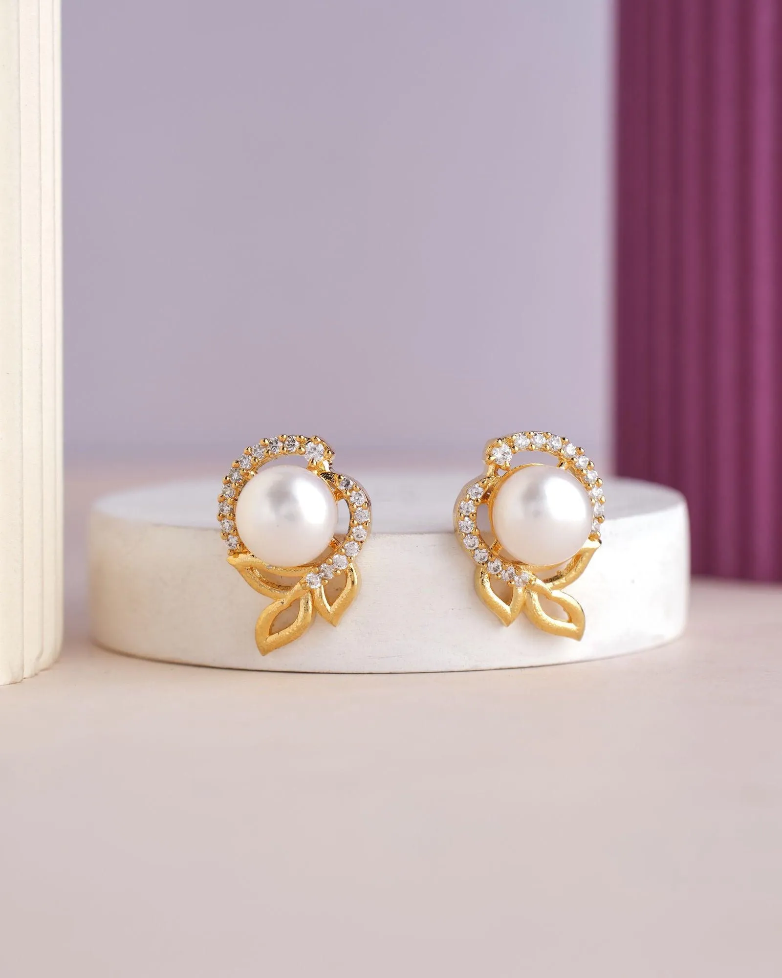 Elegant Stud Pearl Earring