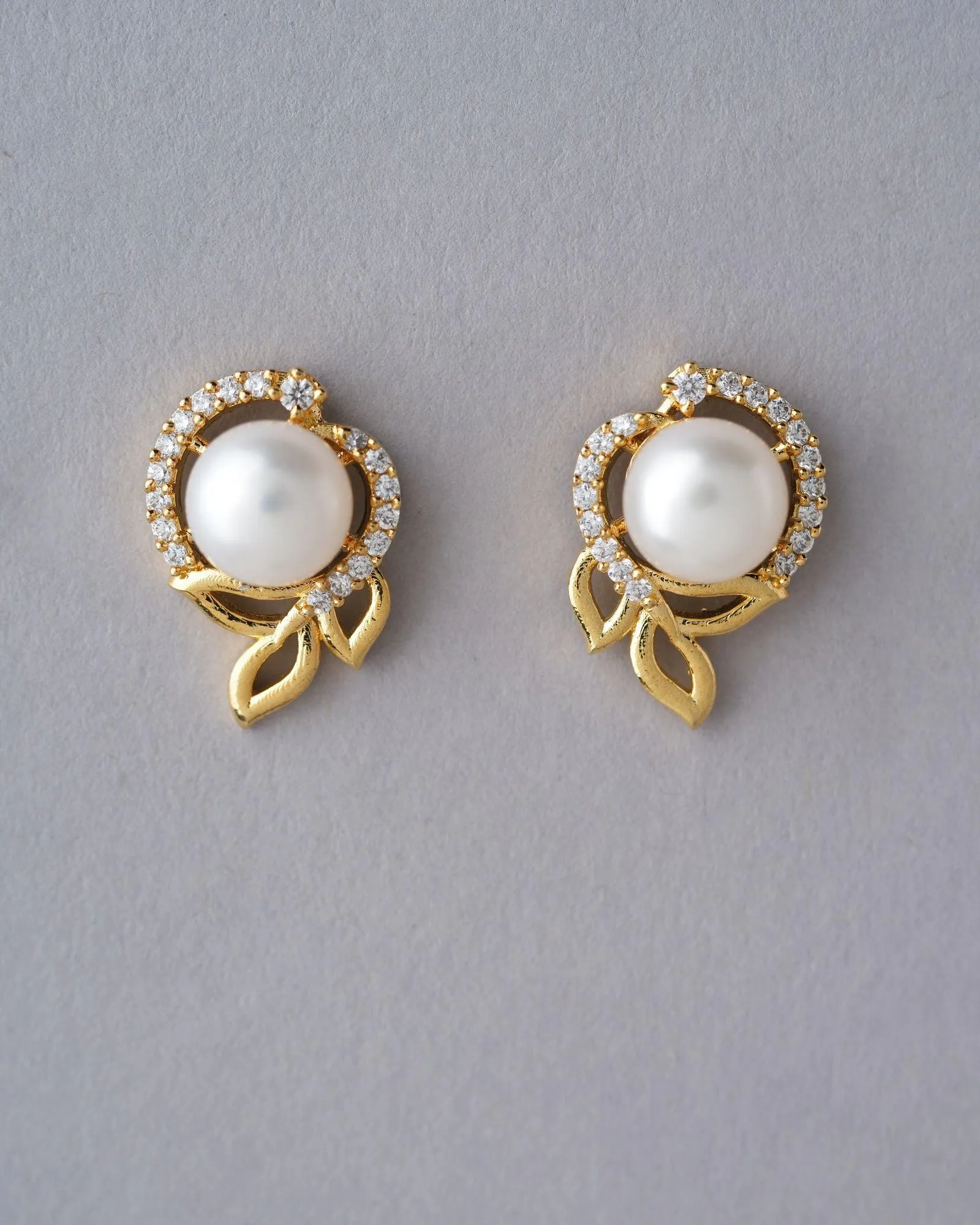 Elegant Stud Pearl Earring