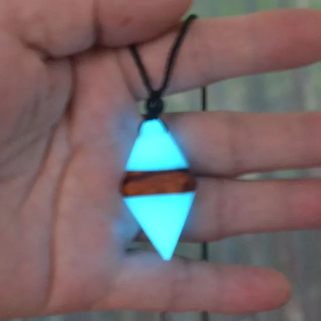 Fashion Arrow Necklace, Ancient Wood Resin Combined With Strength Energy Jewelry, Luminous Pendant Gift A203051