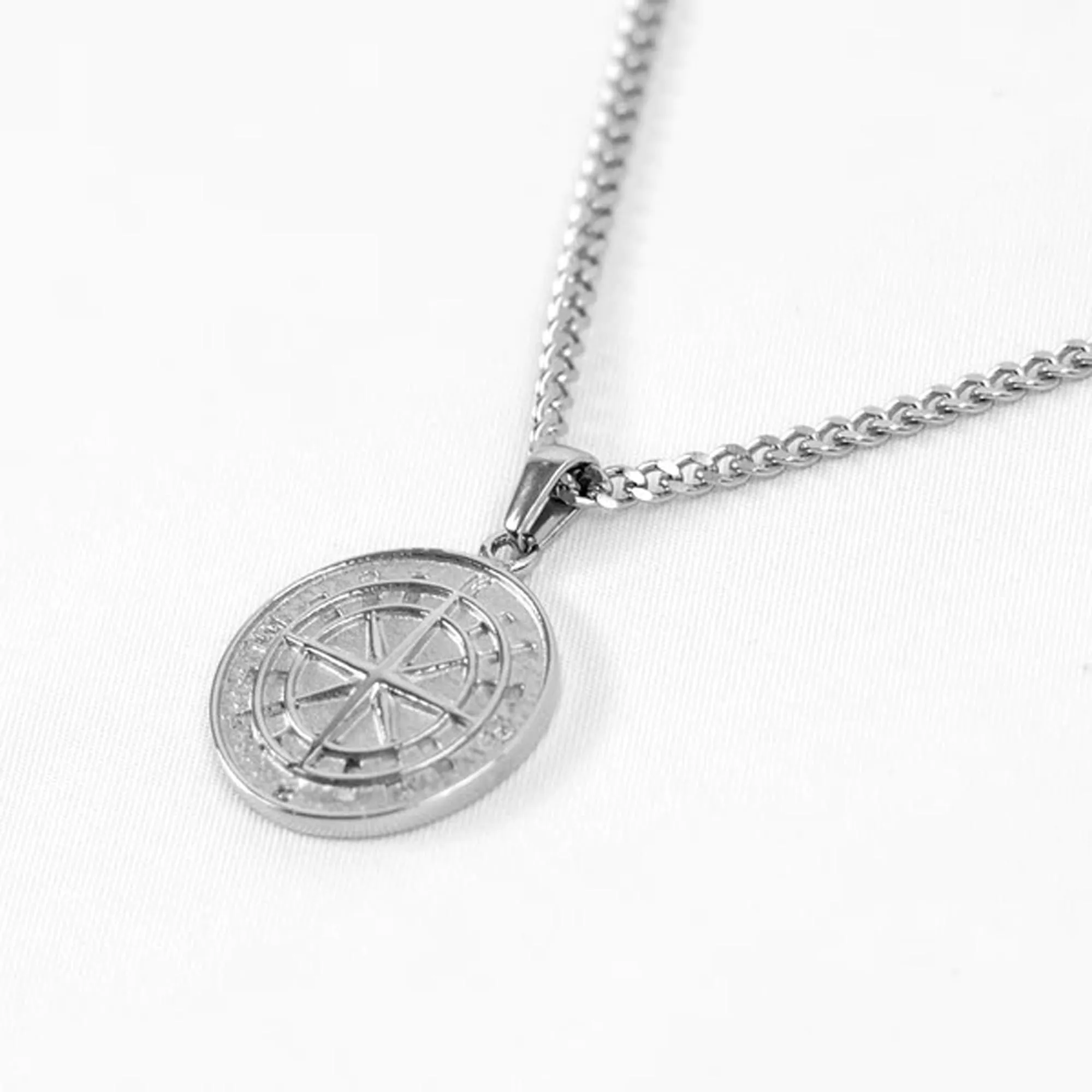 Fashion Frill Silver Chain Pendants For Men Round Pendant Silver Compass Necklace Chain For Men Boys Men's Jewellery Pendant Necklace Accessories