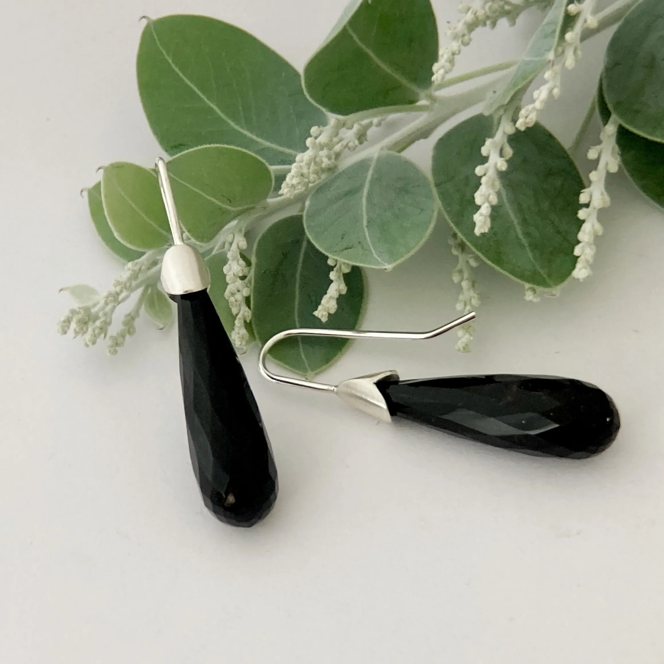 Onyx drop tulip earrings