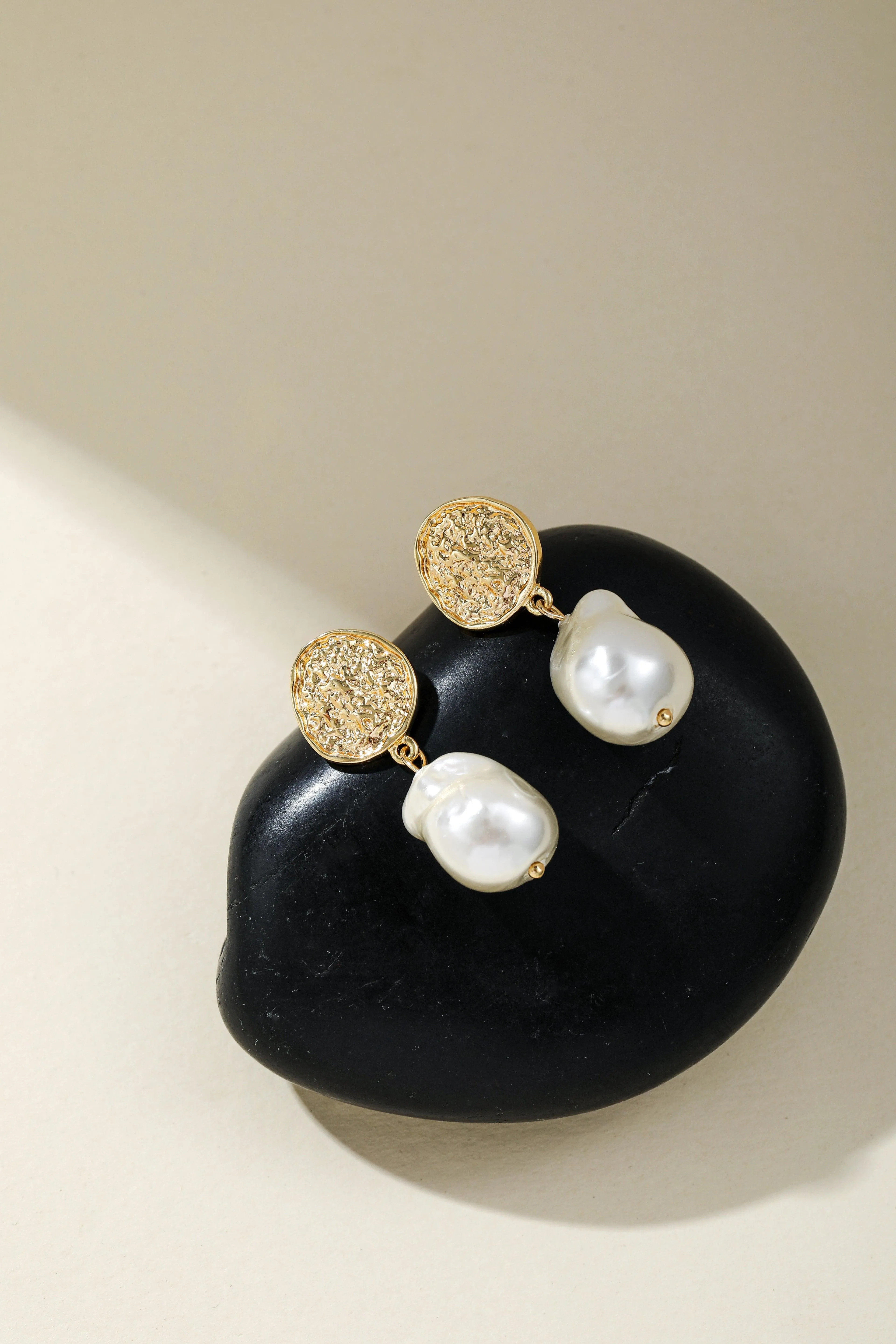 Pearl Radiance 14K Gold Earring